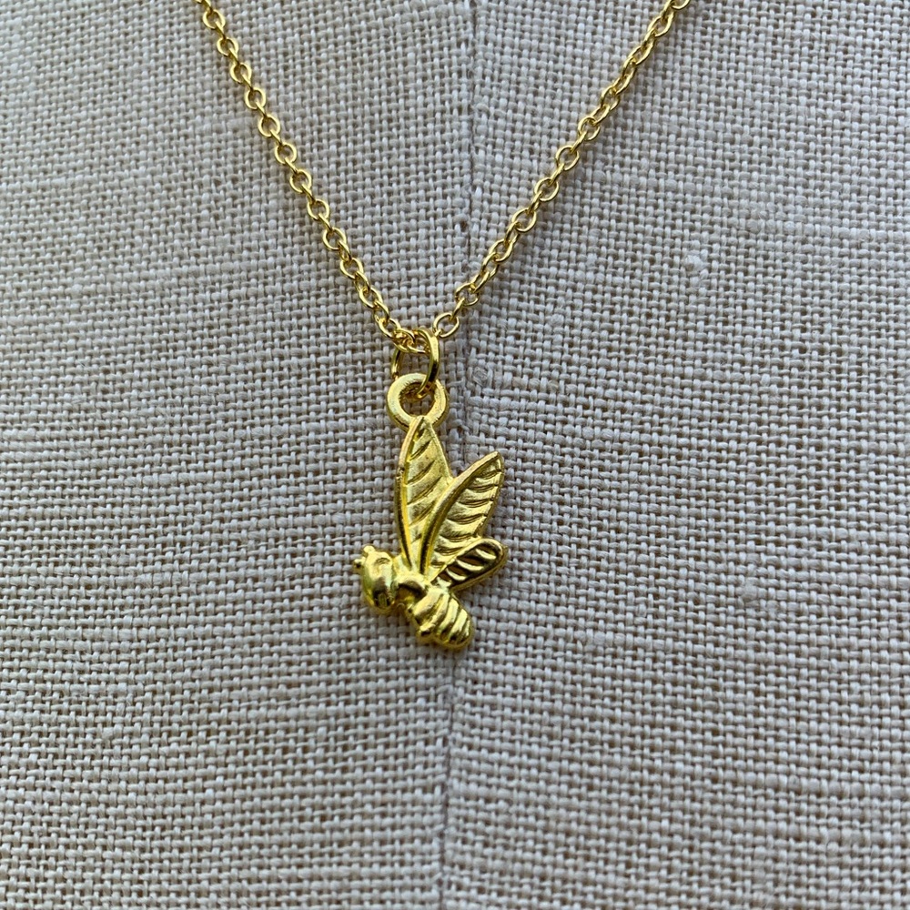 NWT Sterling Silver Plated Chain & Bee Alloy Metal Charm Necklace - Picture 10 of 10